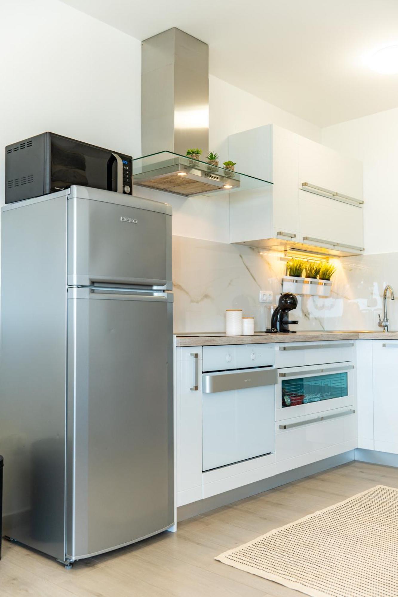 Apartman Petra S Pogledom Na More Banjol Eksteriør bilde